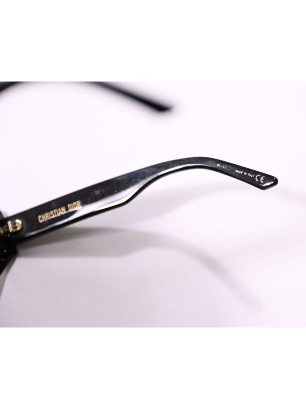 Dior DiorSignature B1U Butterfly Sunglasses in Black - Picture 9 of 12
